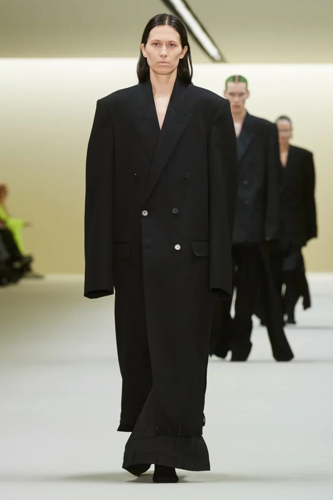 Balenciaga | Black | Coat | Que Onda