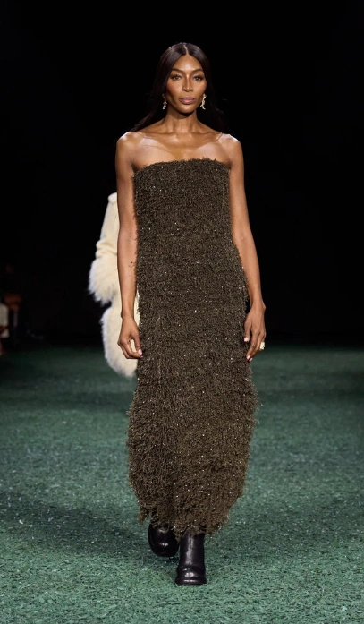 Burberry Colección Otoño 2024 | Naomi Campbell | Style 1 | Qué Onda