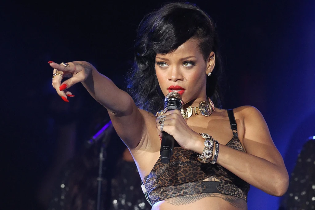 Rihanna durante su 777 Secret Gig Tour en Londres | Qué Onda