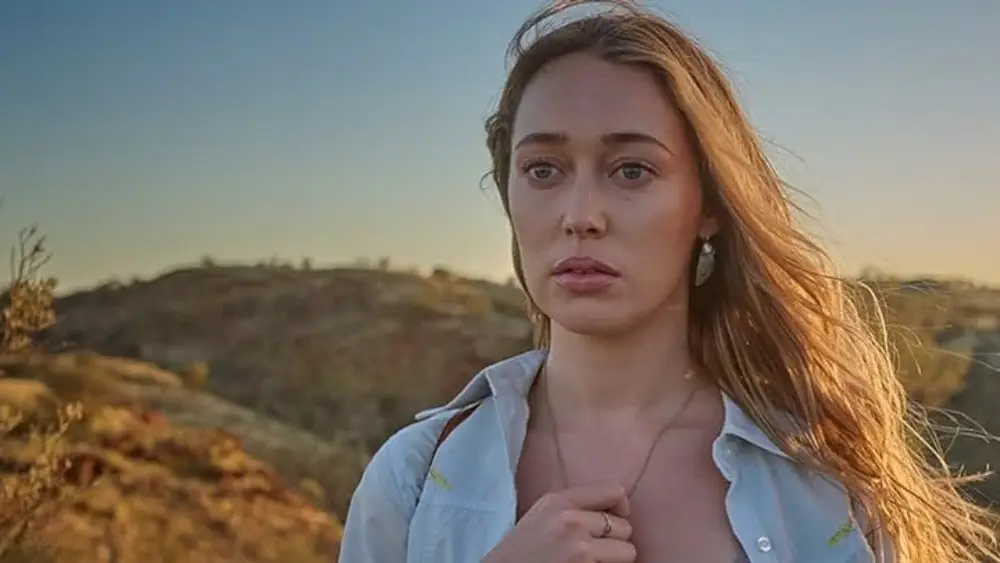 Las Flores perdidas de Alice Hart tiene un elenco impresionante como Alycia Debnam-Carey