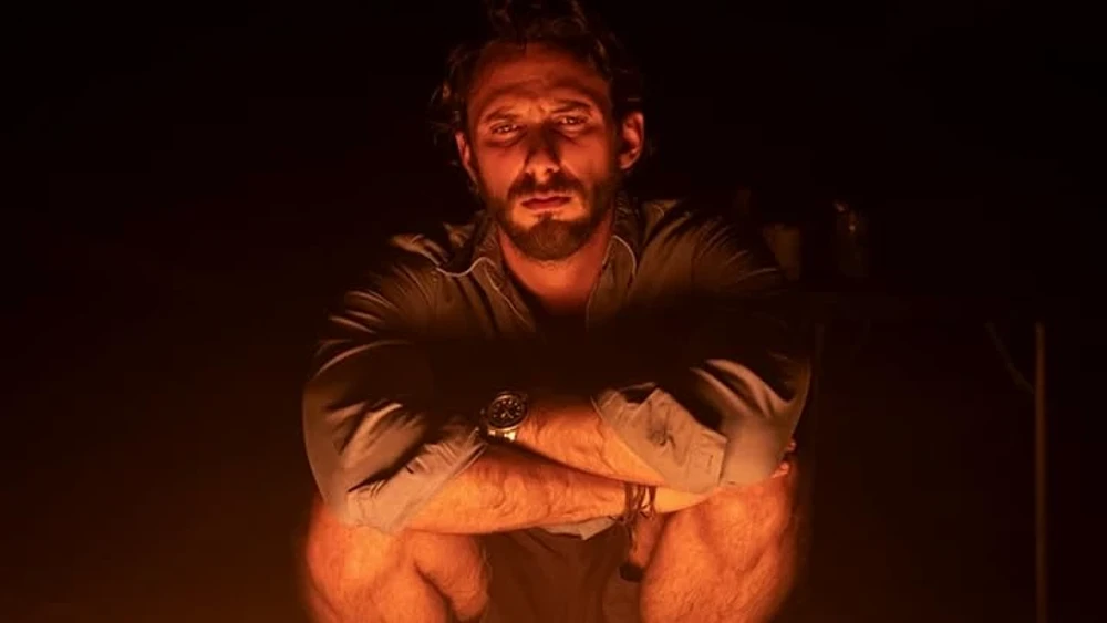 Las Flores perdidas de Alice Hart tiene un elenco impresionante como el guapo actor mexicano Sebastian Zurita