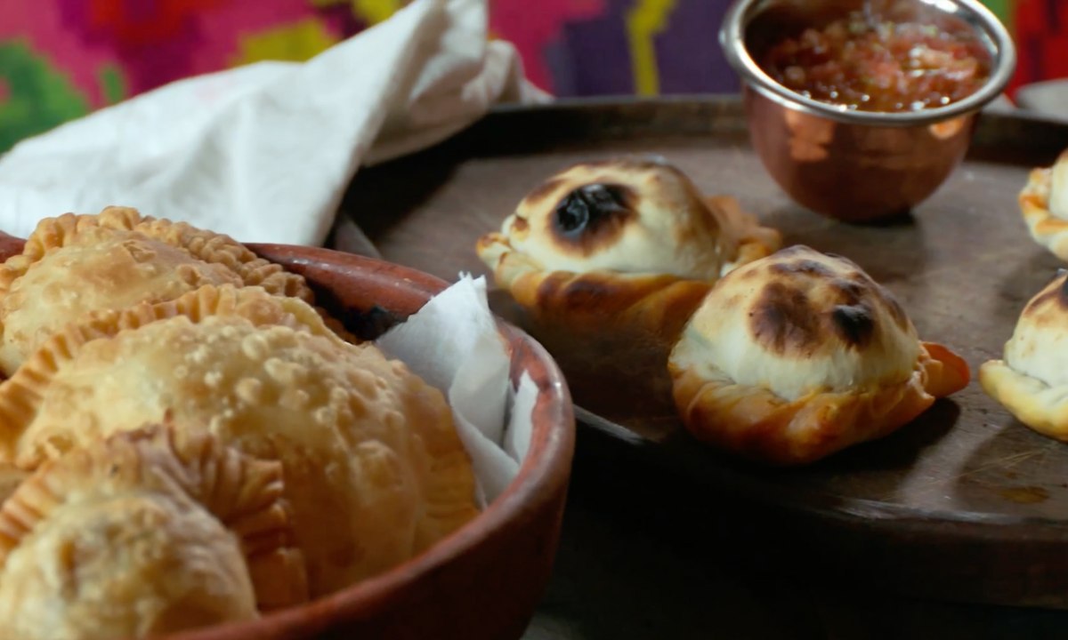 Empanadas Argentinas al Estilo del Chef Francis Mallmann | Qué Onda