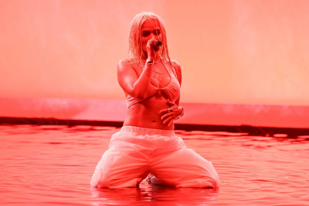 Karol G actúa en los Premios Billboard de la Música 2023 | Qué Onda