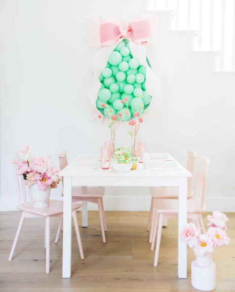 Mosaico de Globos con Forma de Huevo de Pascua | Qué Onda