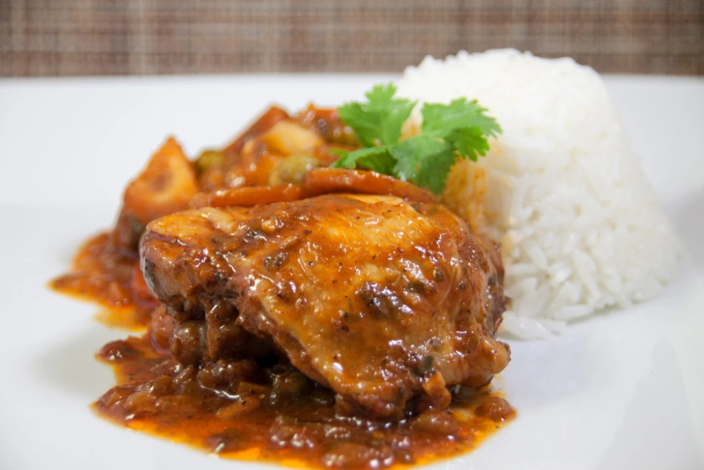Poulet Basquaise acompañado con Arroz | Qué Onda