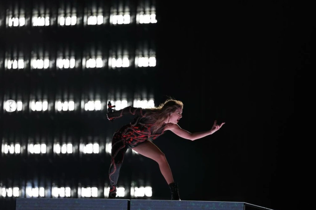 Taylor Swift durante su segundo concierto en el Estadio Nacional de Singapur | Qué Onda