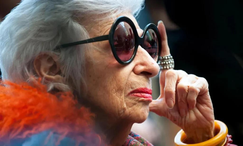 icónica figura de la moda Iris Apfel | Qué Onda