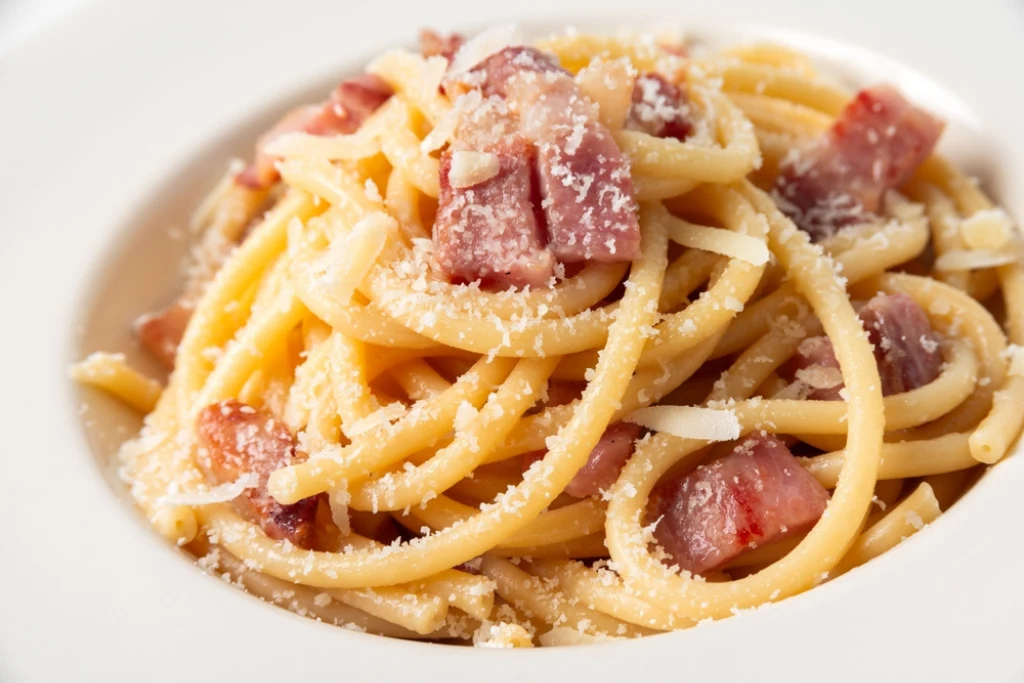 Bucatini Carbonara | Qué Onda