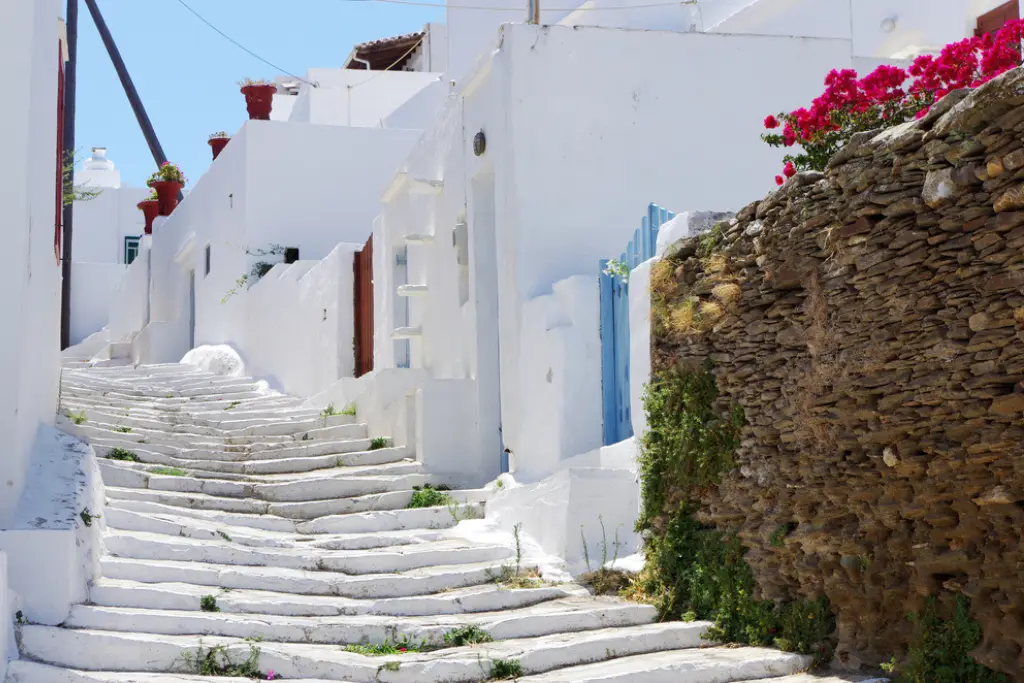 Típico callejón cicládico en Apolonia, Sifnos | Qué Onda