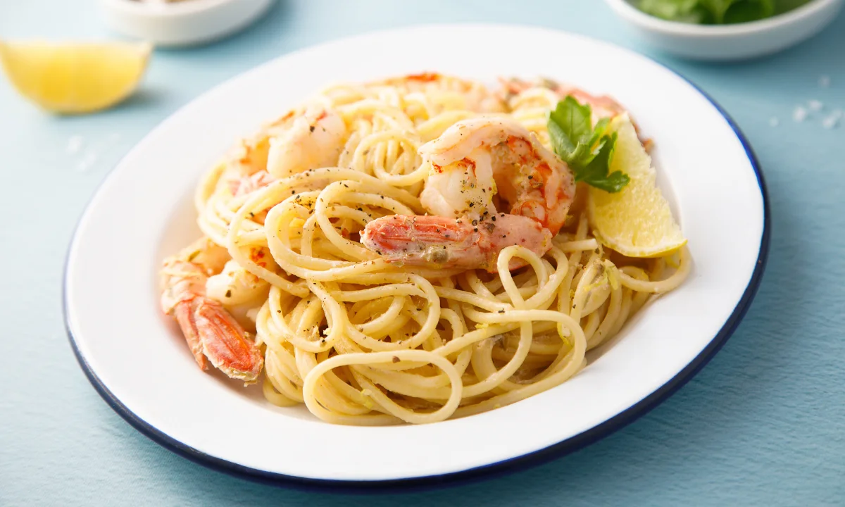 Camarones al Scampi con Mantequilla de Miso y Ajo | Qué Onda