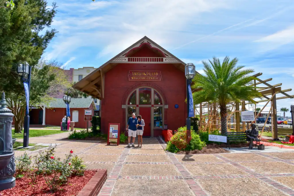 Isla Amelia Welcome Center | Qué Onda