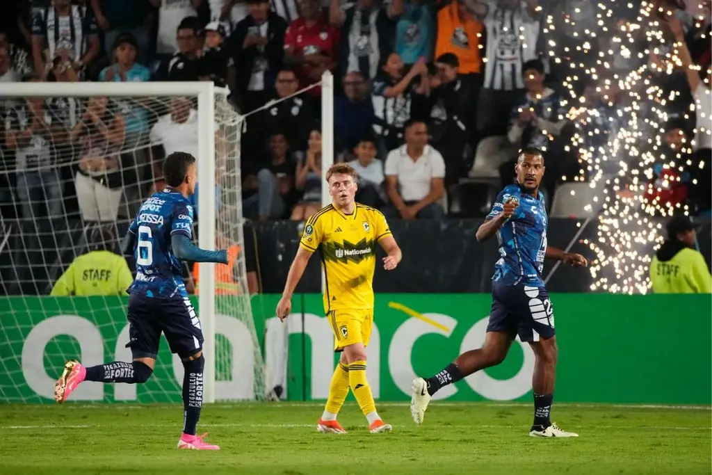 Rondón (23) celebra después de anotar un gol contra el Columbus Crew en la CONCACAF Champions Cup 2024 | Qué Onda