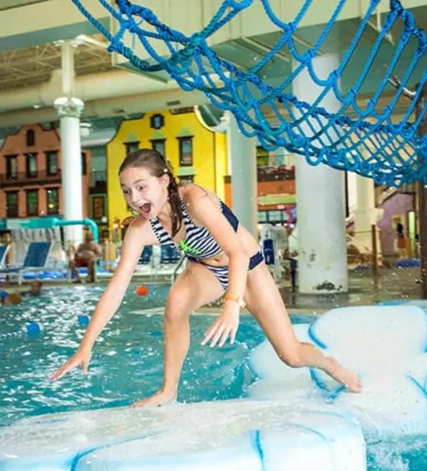 Avalanche Bay Indoor Water Park 1 | Qué Onda