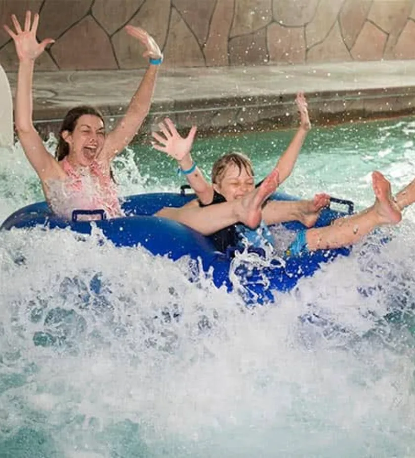 Avalanche Bay Indoor Water Park 2 | Qué Onda