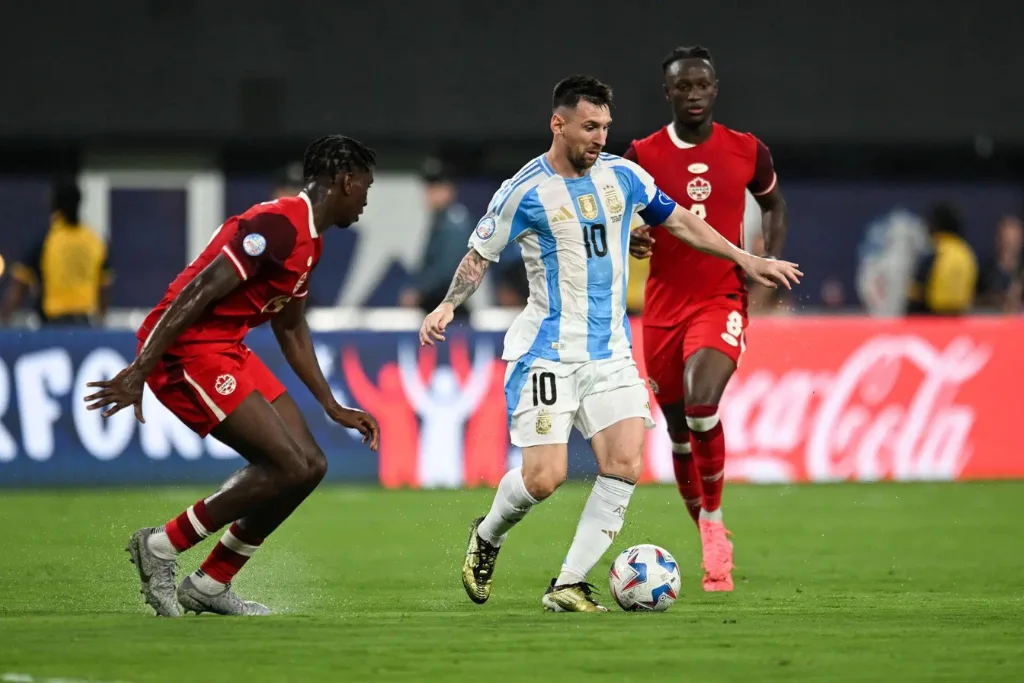 Lionel Messi se destaca metiendo un gol en contra Canadá | Qué Onda