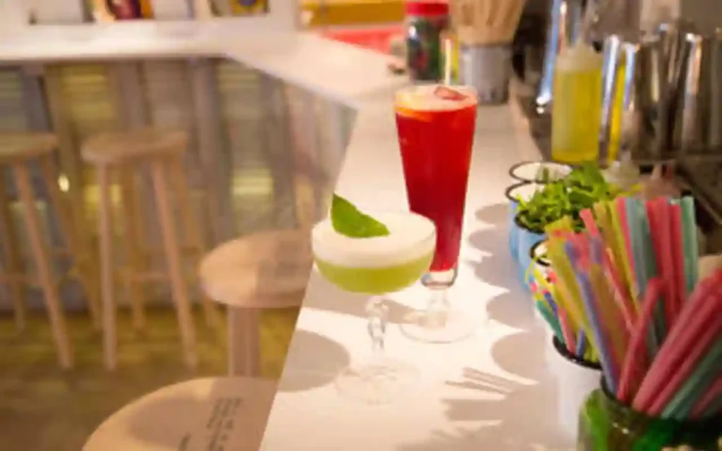Bares en París, cuna de bares creativos y sofisticados | Qué Onda |