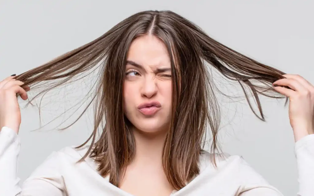 Tips para un cabello sin frizz en días de lluvia | Qué Onda |