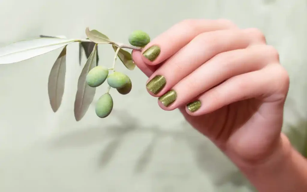 Los 5 colores de uñas de otoño que dominarán este 2024 | Qué Onda |