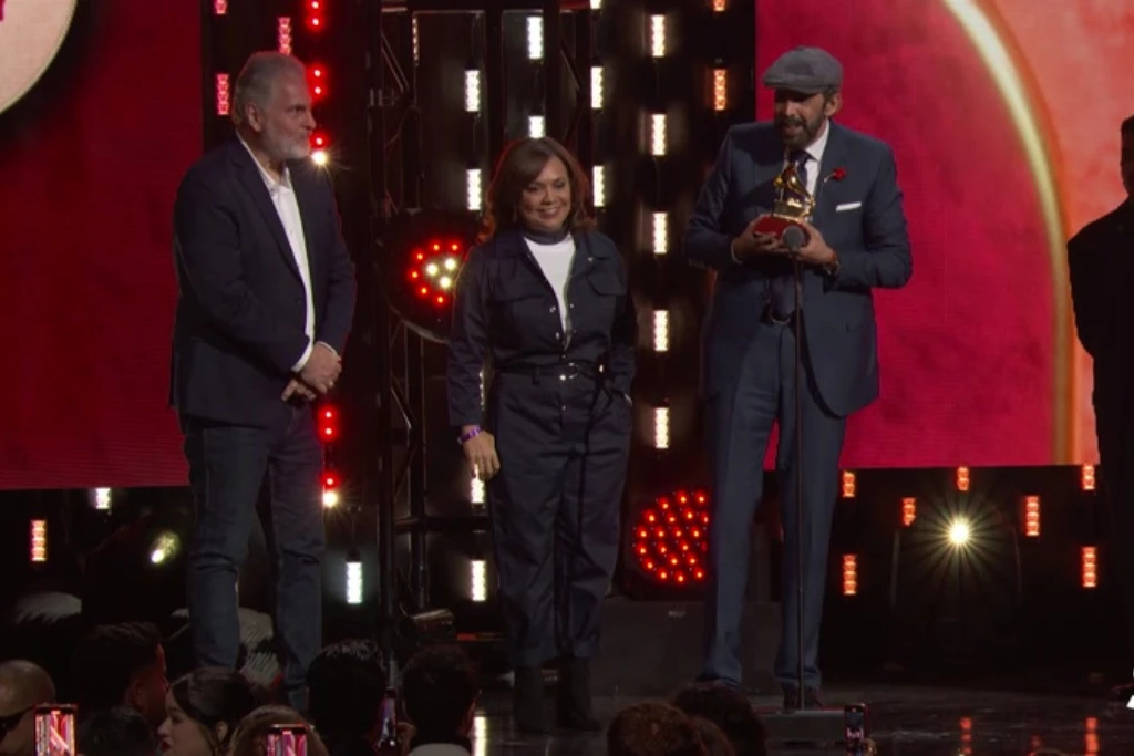 Juan Luis Guerra recibió el premio al Álbum del Año | Qué Onda