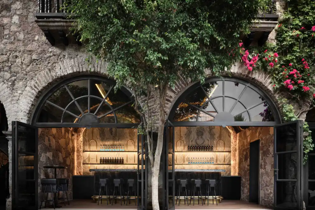 La Casa Dragones Tequila Bar | Qué Onda