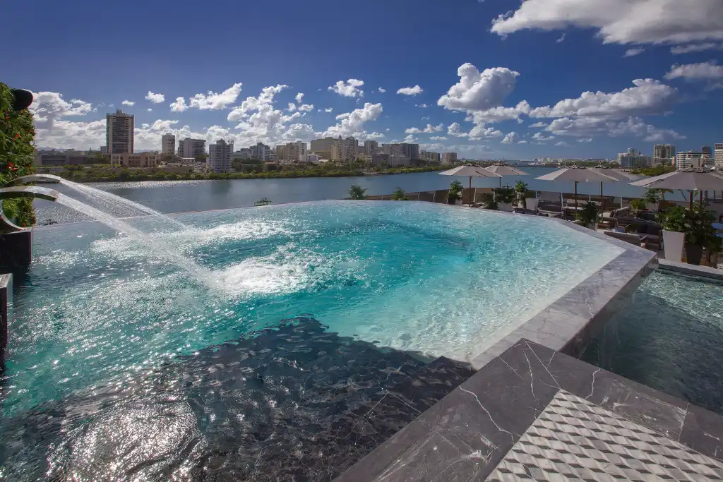 Piscina el Hotel O: LV Fifty Five | Puerto Rico | Qué Onda