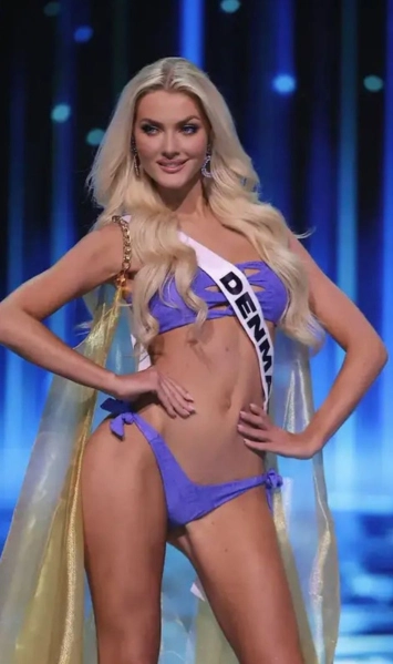 Victoria Kjær Theilvig en desfile de traje de baño | Qué Onda