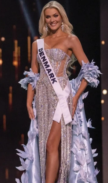 Victoria Kjær Theilvig en desfile de traje de noche | Qué Onda