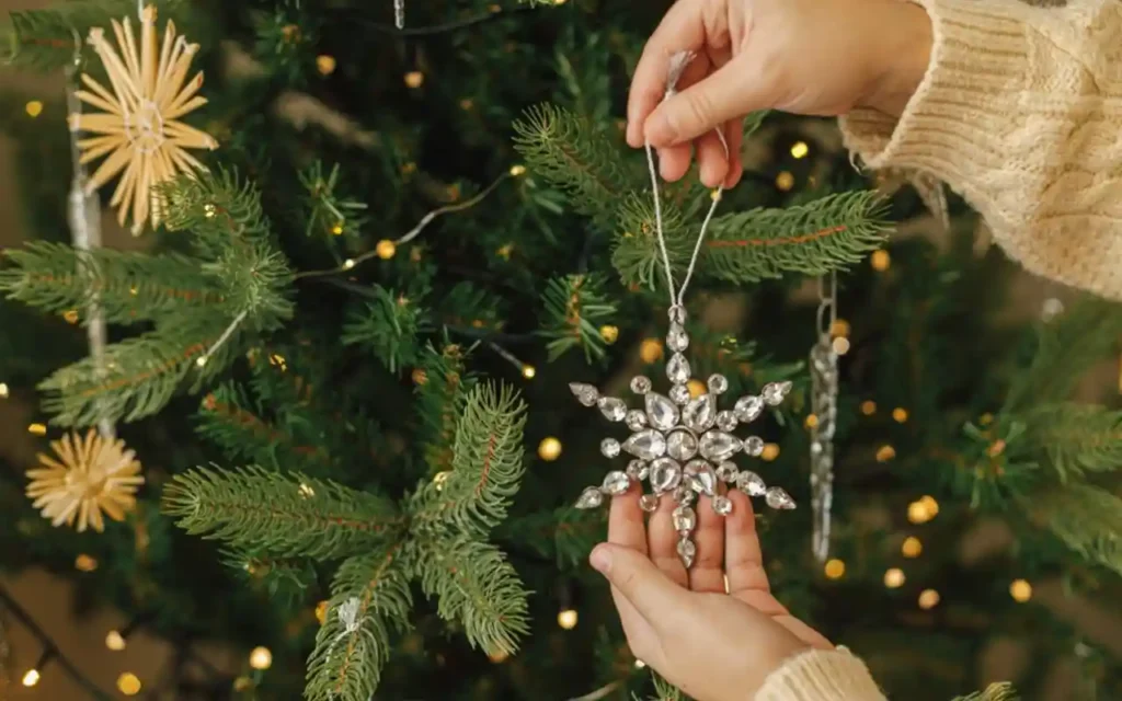 Descubre los adornos clave para tu árbol de Navidad | Qué Onda |