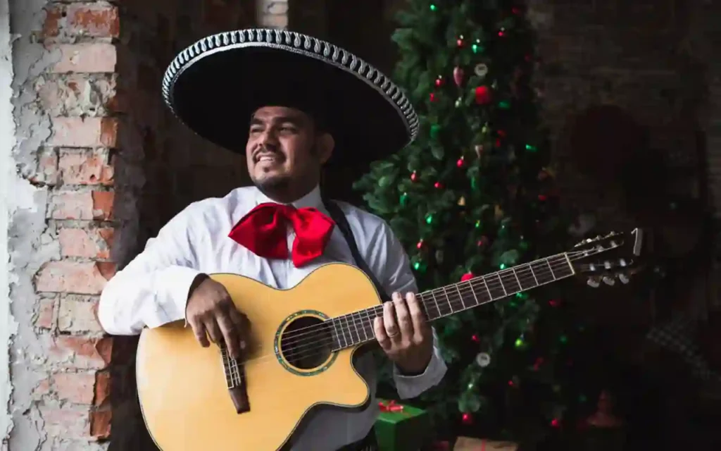 El árbol de Navidad, símbolo de unión y esperanza en México | Qué Onda |