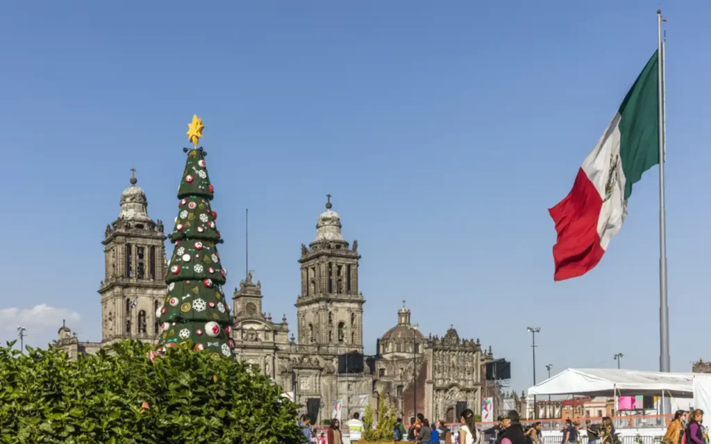 El árbol de Navidad, símbolo de unión y esperanza en México | Qué Onda |